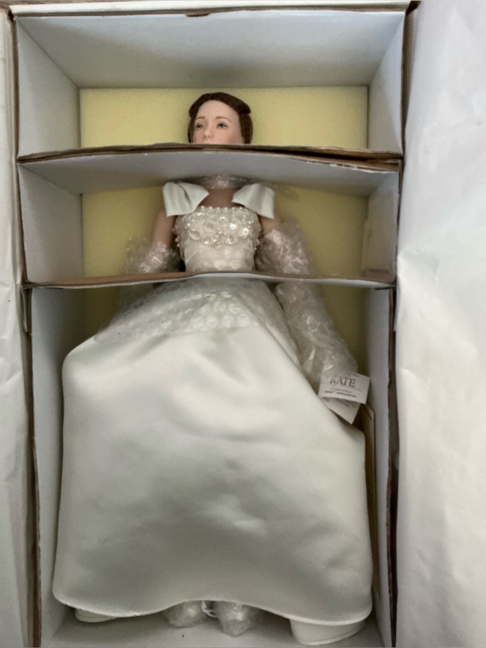 NIB Robert Tonner Kate Debutante Limited Edition Porcelain Doll w/COA & Shipper